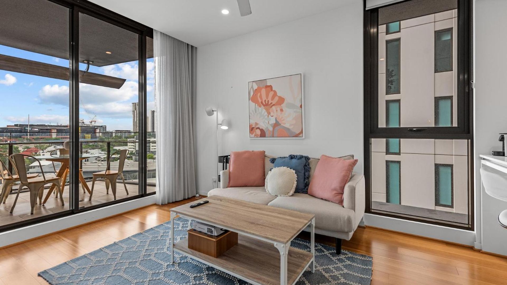 Cityscape 2-bed With Pool, Gym & Secure Parking Apartment