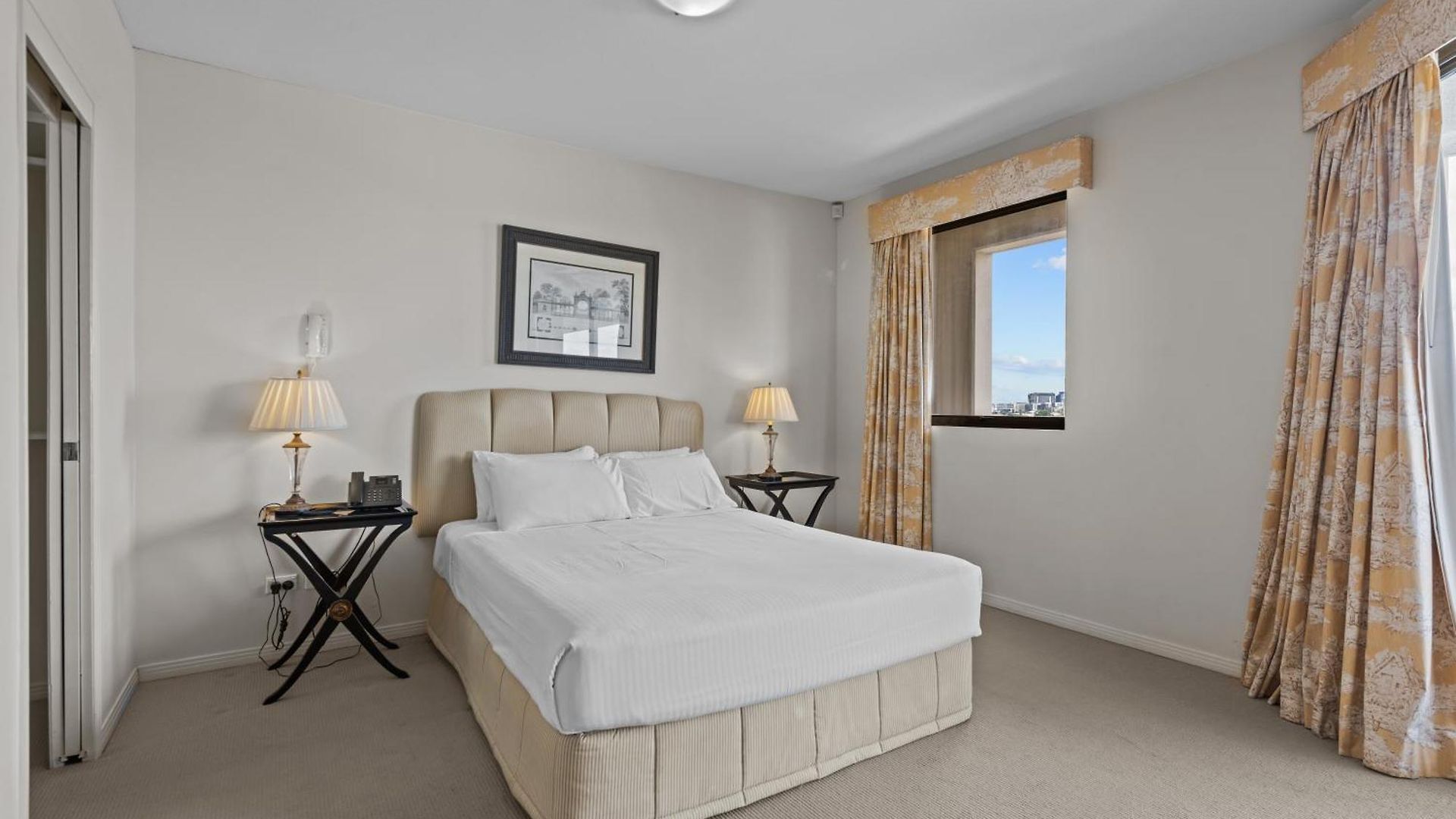 The Oasis Aparthotel 4*