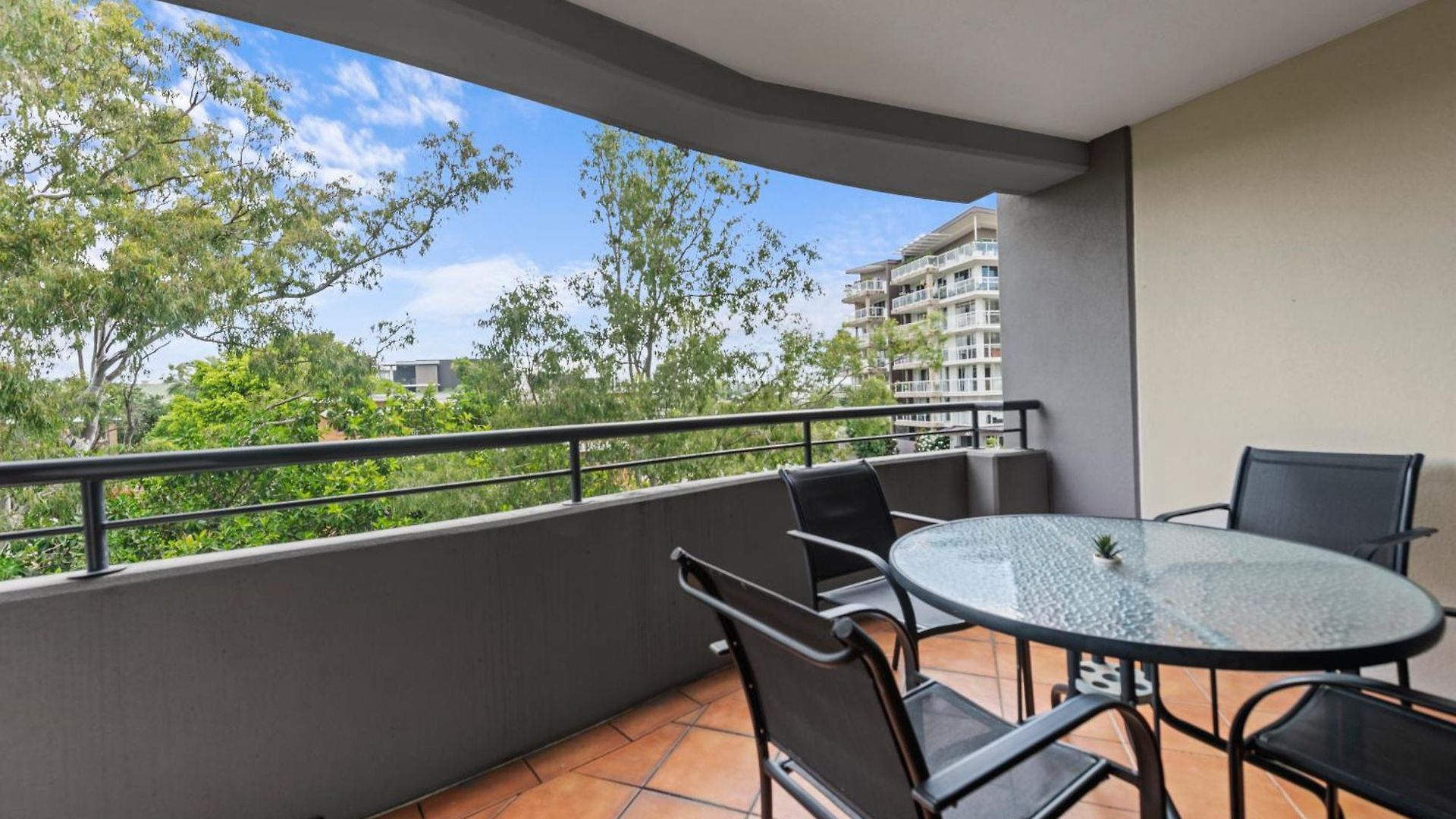 The Oasis 4* Brisbane