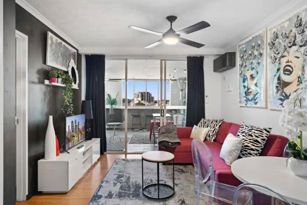 Retro Chic Vibes, Tropical Pool & Prime Location Brisbane