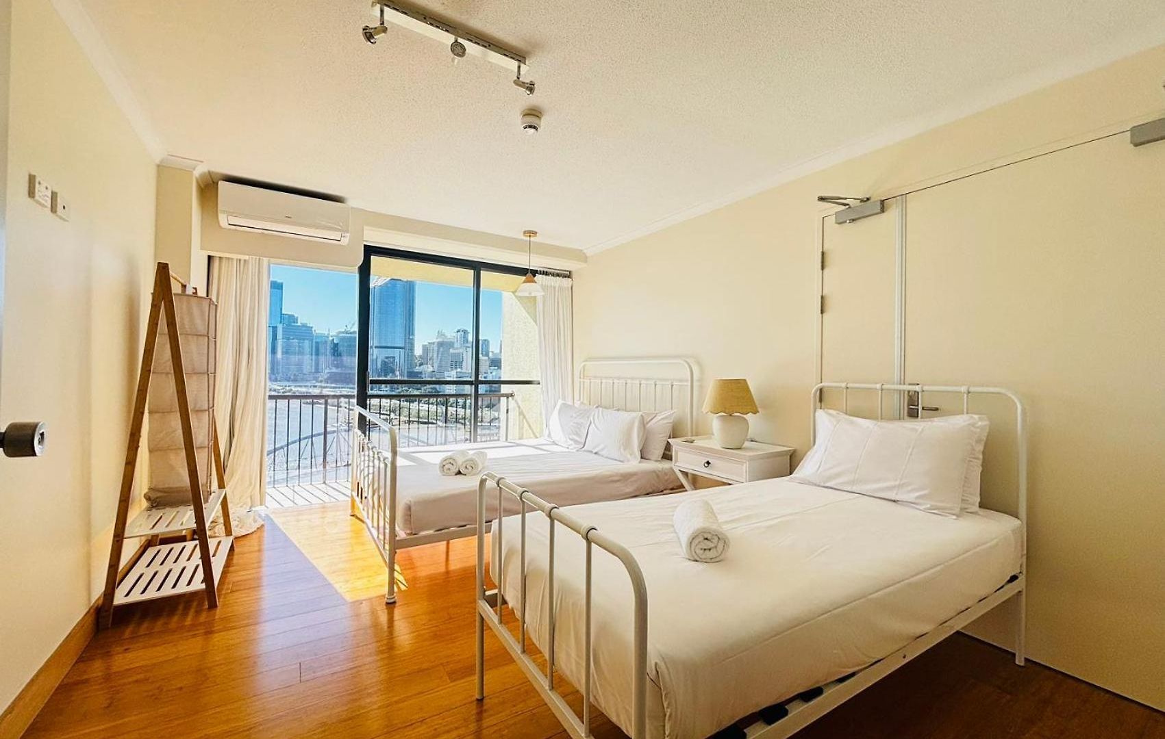 Aparthotel River Plaza 4*