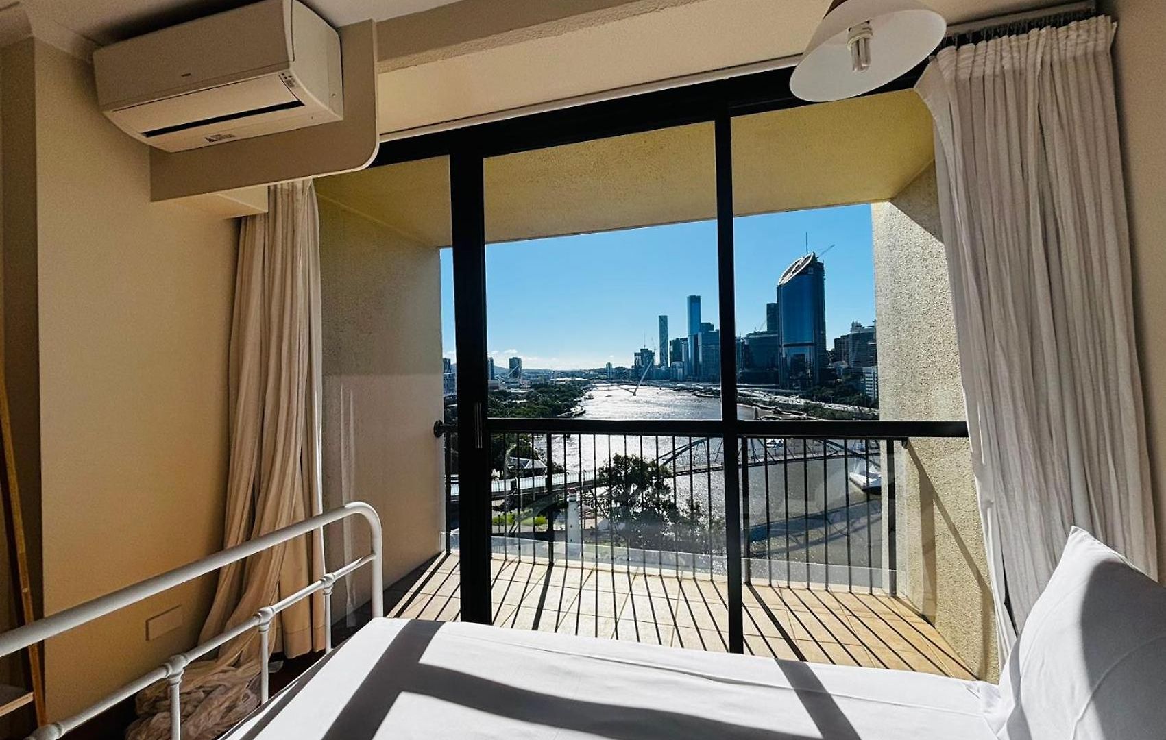 River Plaza 4*