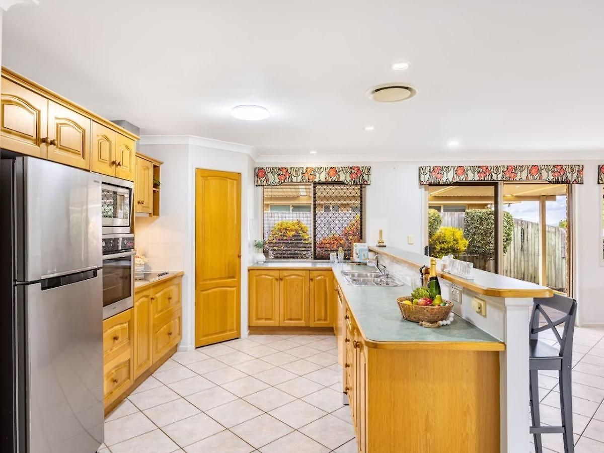 Carindale Family Home/close To Westfield & Highway Holiday home *