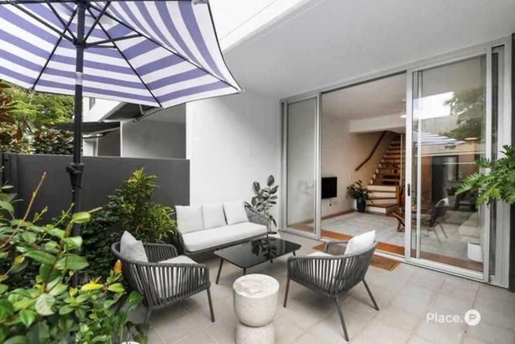 2 Bed Metres From Bulimba Ferry On Oxford Street Apartment Brisbane