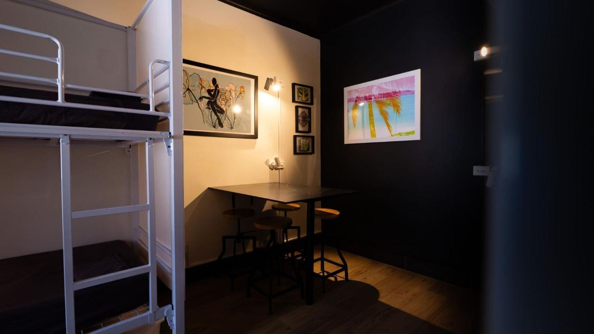 Hostel Quarters *