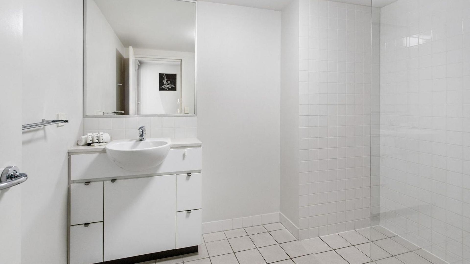 Spacious 2-bed With Pool Close To Cbd