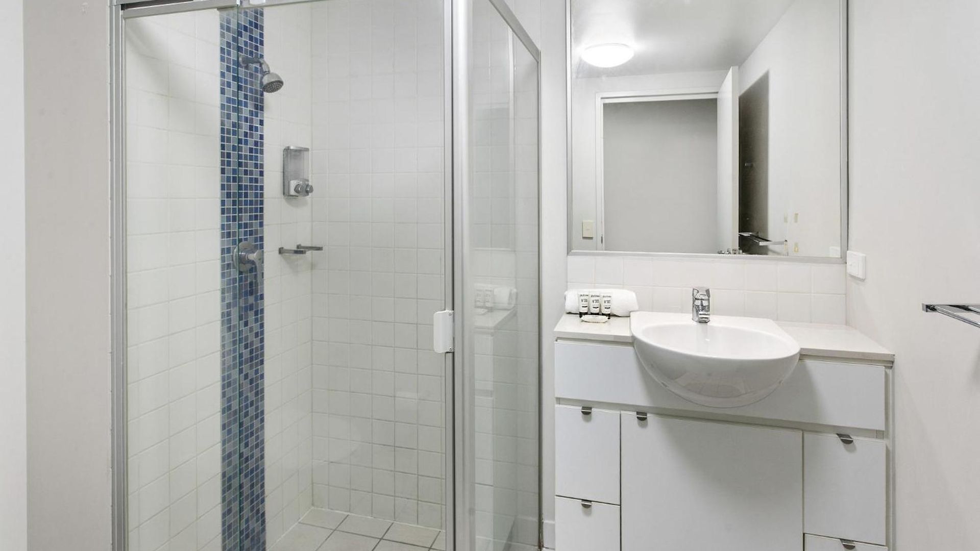 Apartment Spacious 2-bed With Pool Close To Cbd *