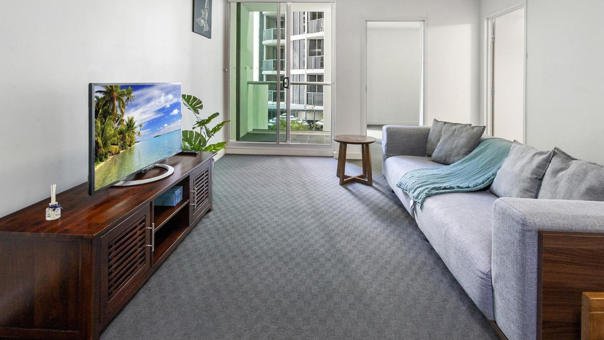 Apartment Spacious 2-bed With Pool Close To Cbd *