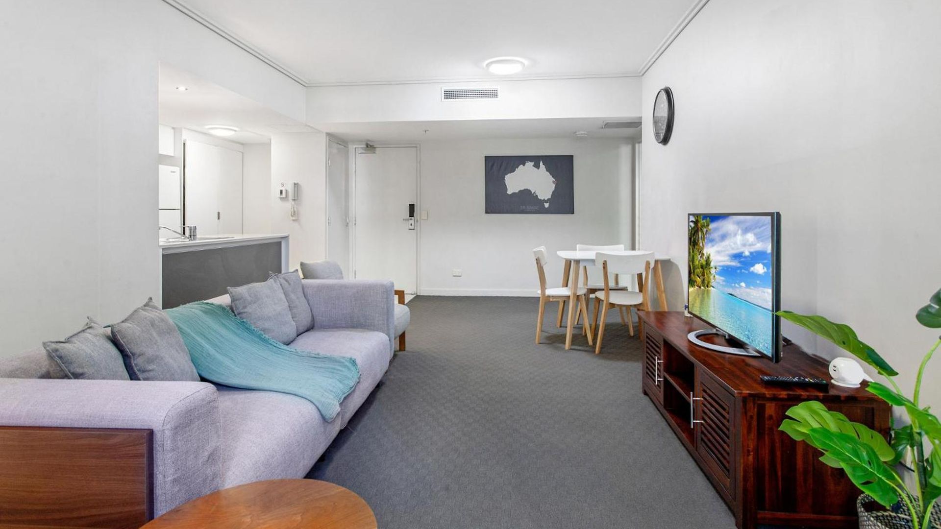 Spacious 2-bed With Pool Close To Cbd Apartment Brisbane