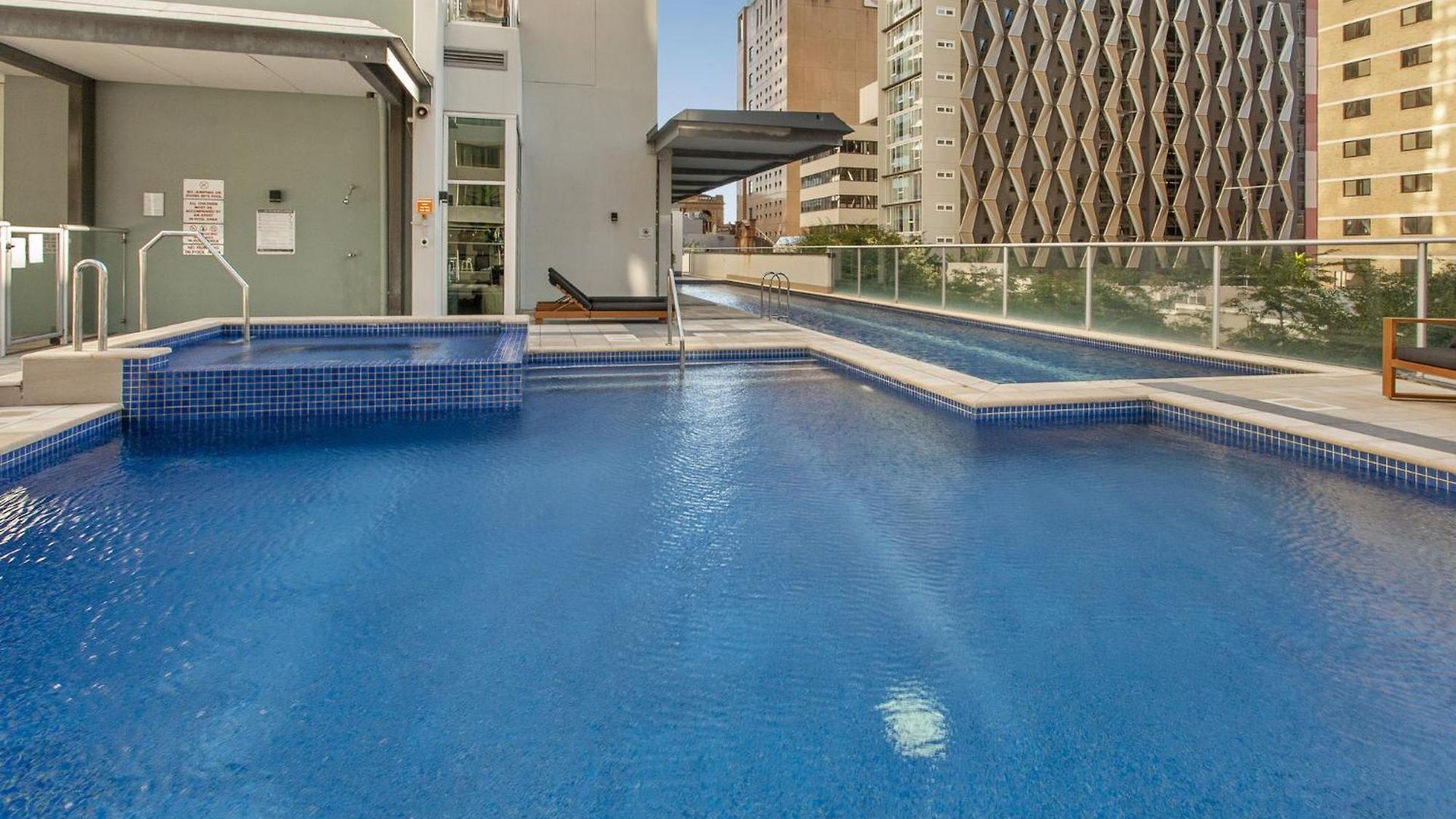 Spacious 2-bed With Pool Close To Cbd Brisbane
