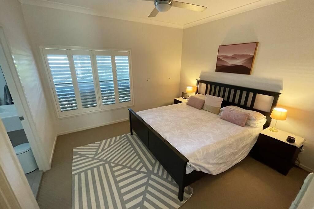 Large And Stylish Townhouse In Chic Area Apartment