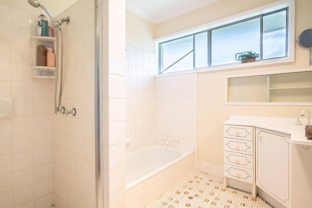 Family Cozy Retreat Near Westfield Villa