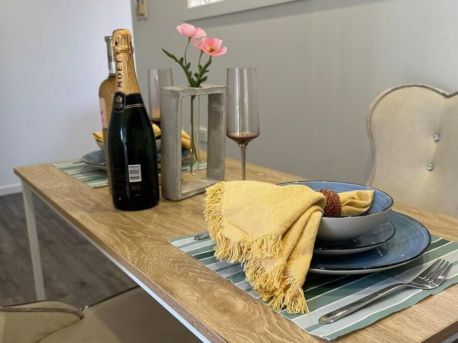 Contemporary 1br *