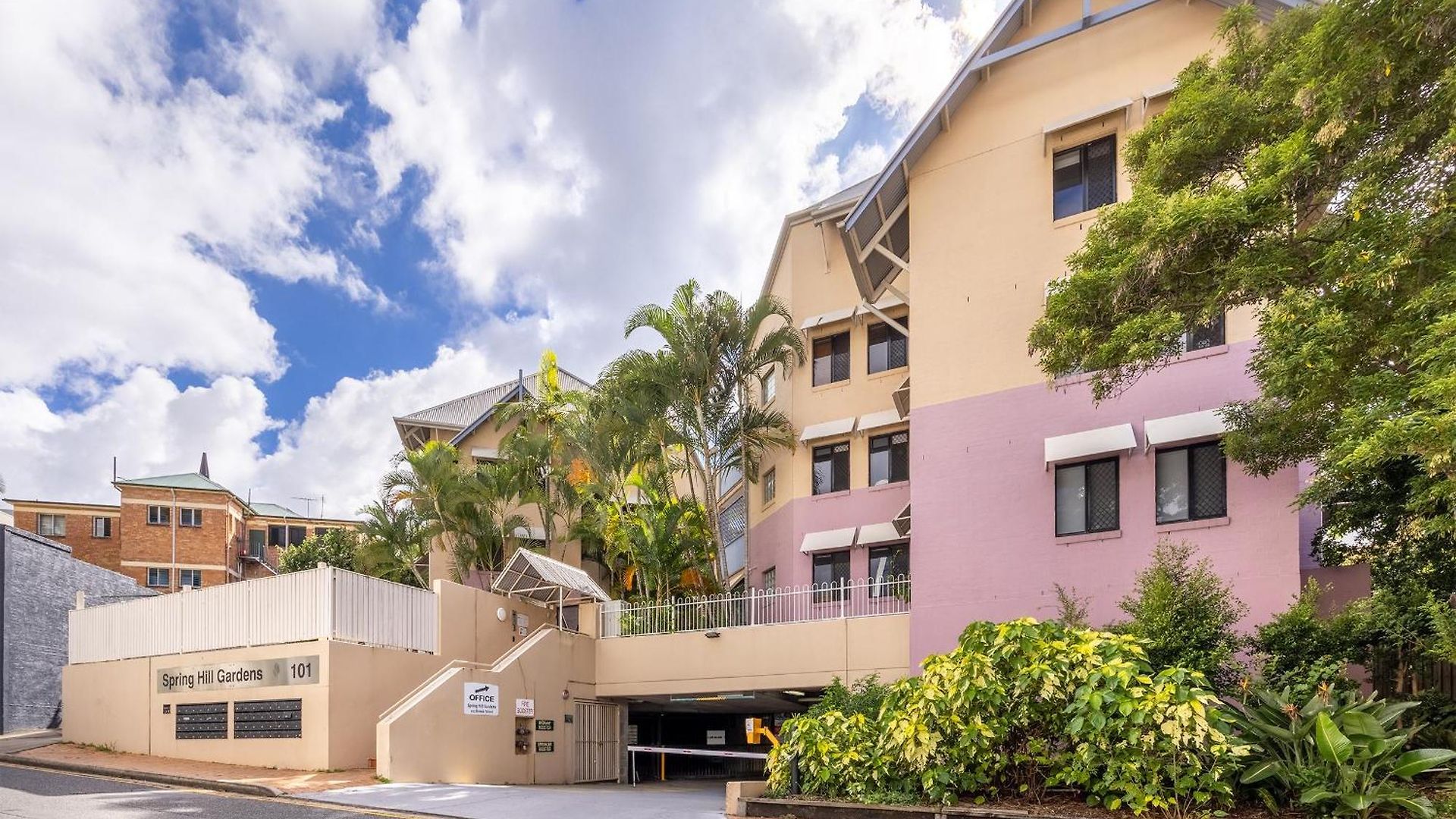 Aparthotel Spring Hill Gardens 4*