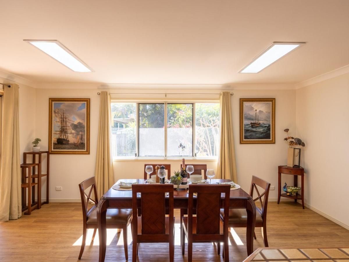 4 Beds Family House At Sunnybank Hills *