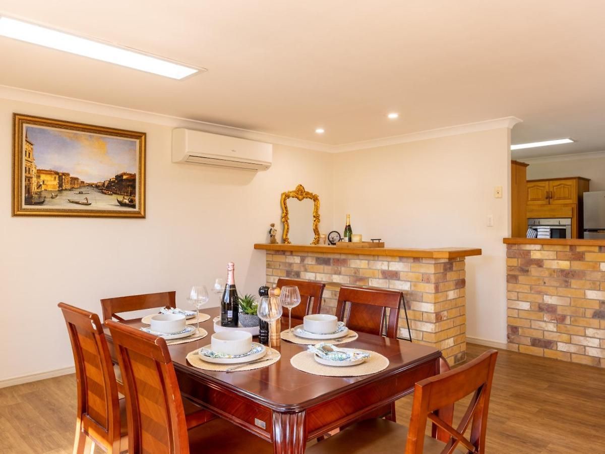 4 Beds Family House At Sunnybank Hills Holiday home *