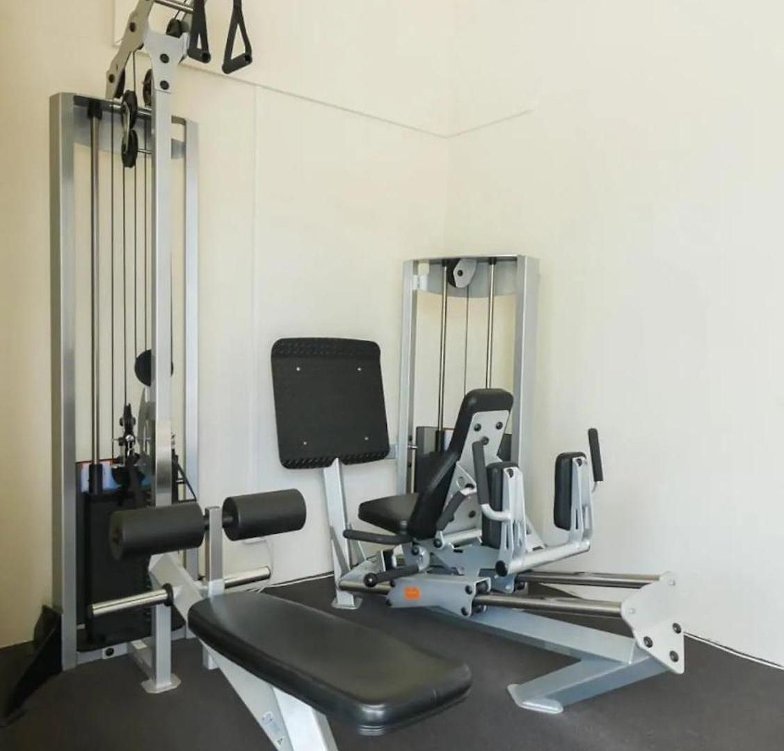 The Summit - Spacious 9th Floor Apartment *