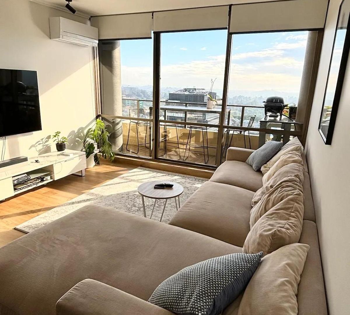 The Summit - Spacious 9th Floor Apartment