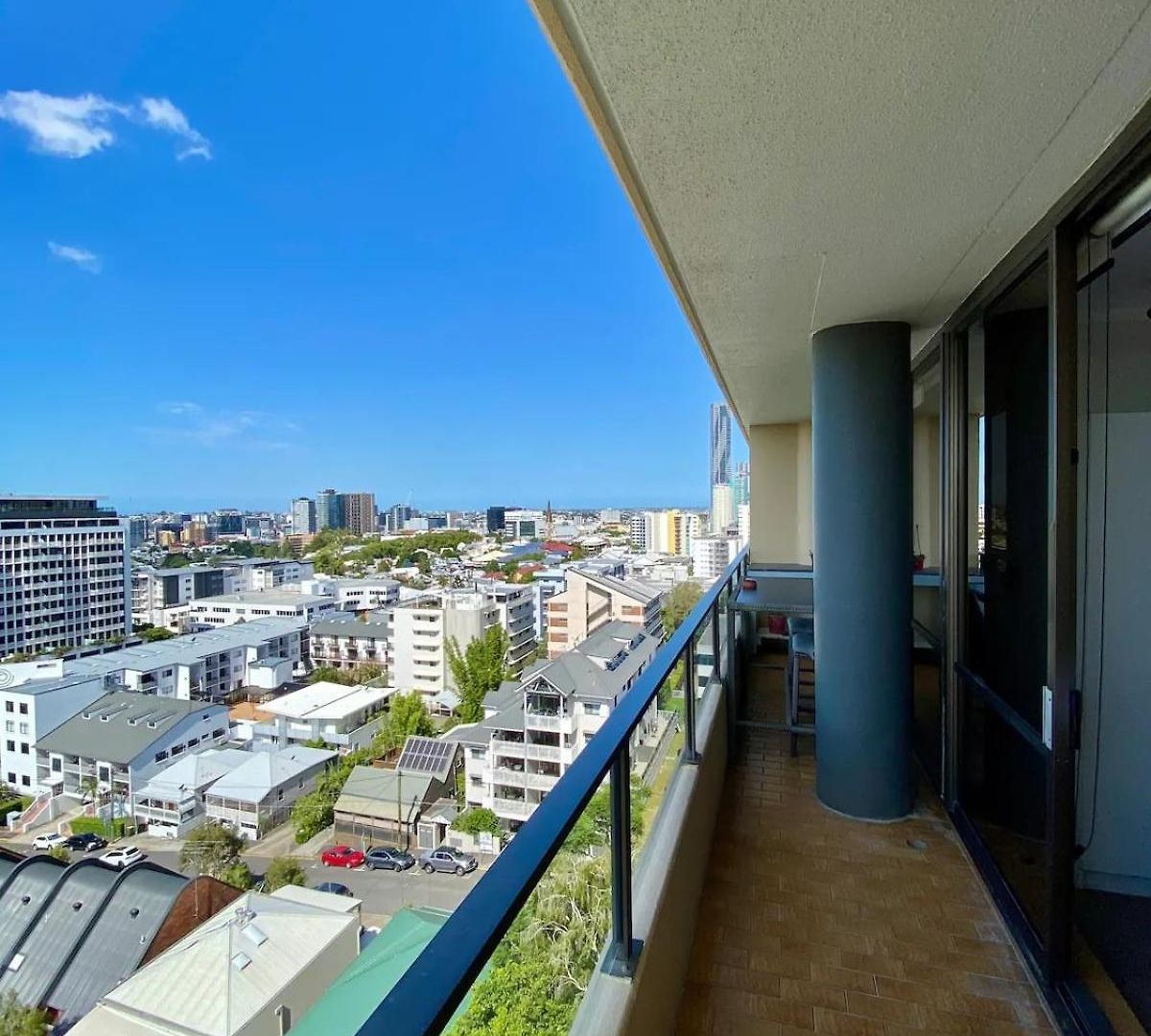 The Summit - Spacious 9th Floor *