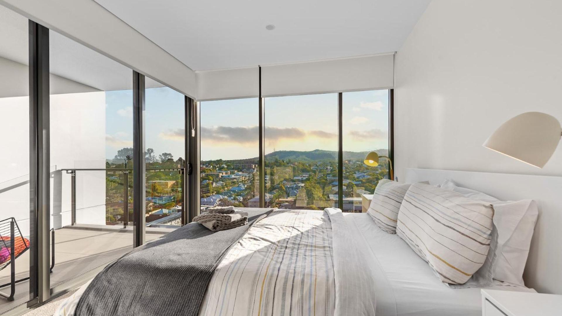 Captivating Convenience 1bed 1bath 1car Views Apartment Brisbane