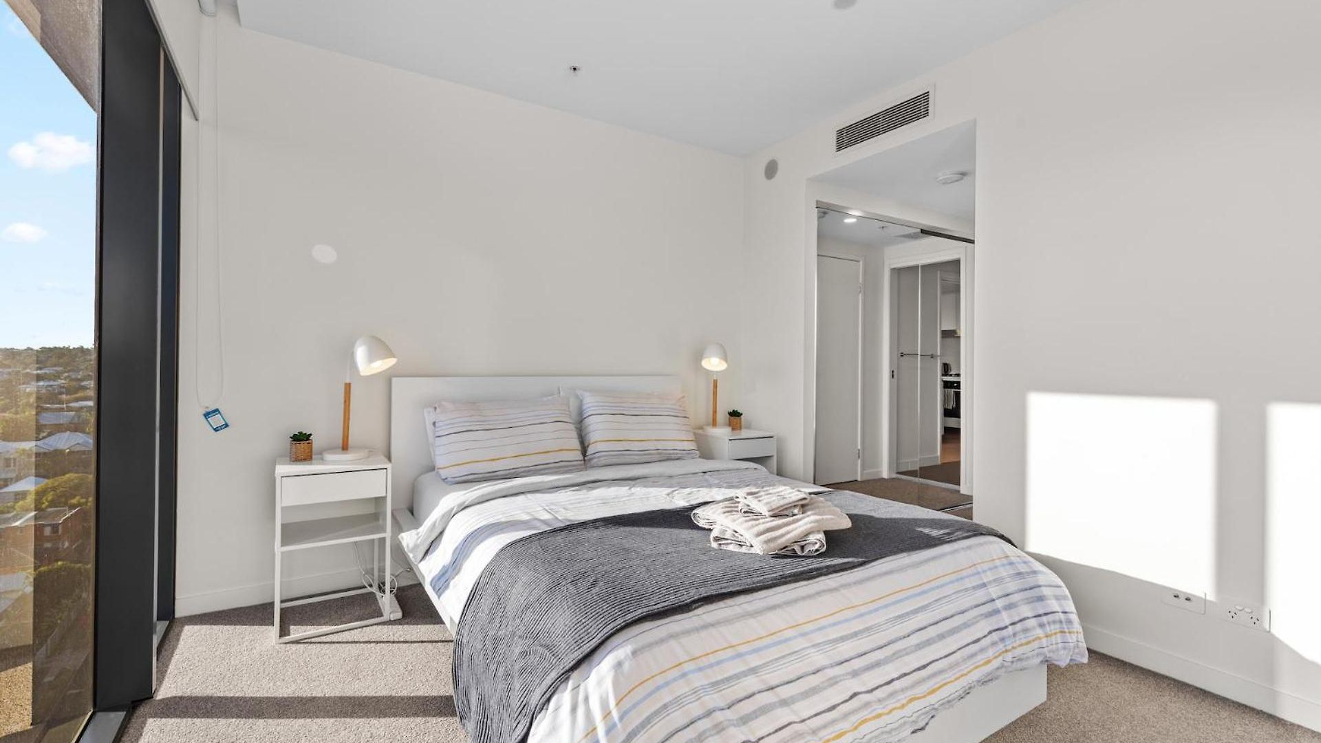 Captivating Convenience 1bed 1bath 1car Views Apartment *