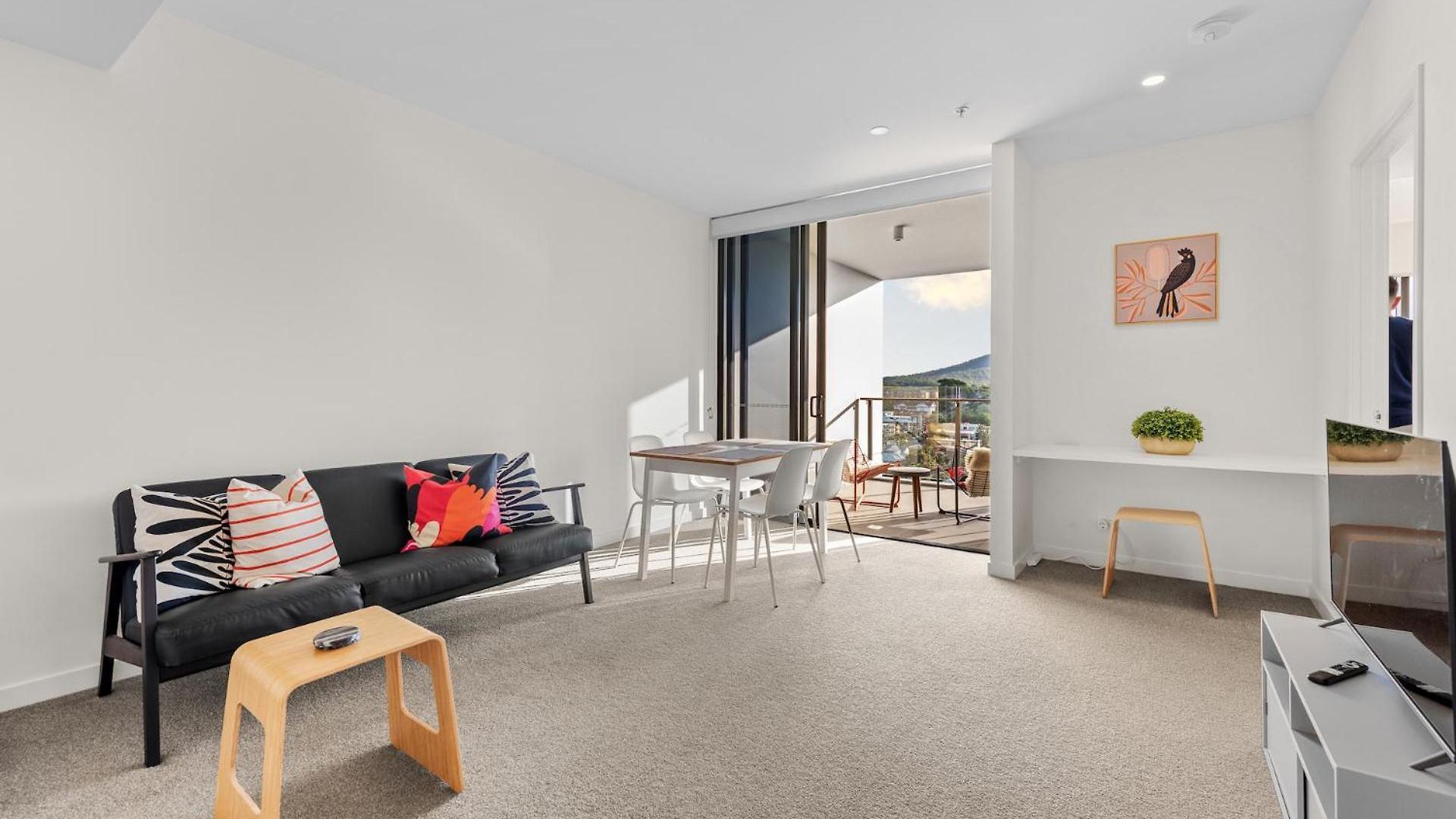 Captivating Convenience 1bed 1bath 1car Views * Brisbane