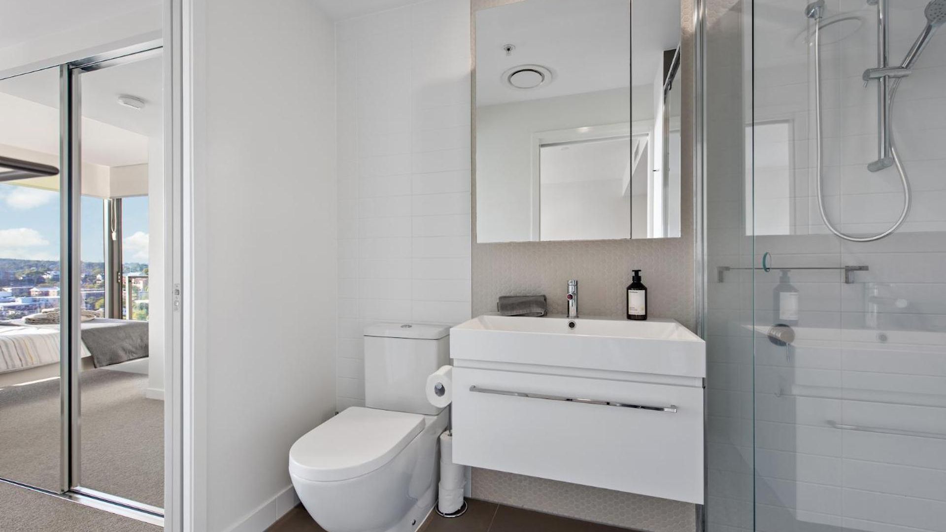Apartment Captivating Convenience 1bed 1bath 1car Views Brisbane