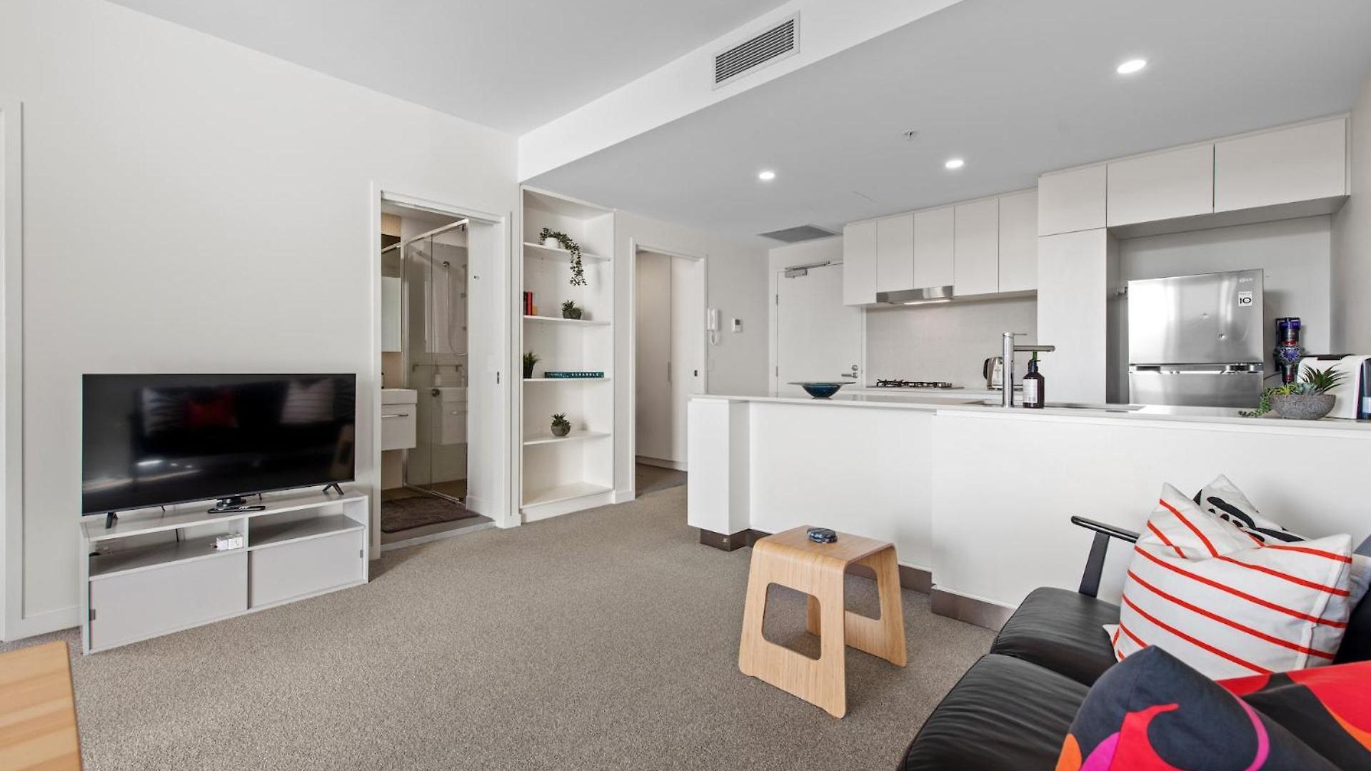 Captivating Convenience 1bed 1bath 1car Views *