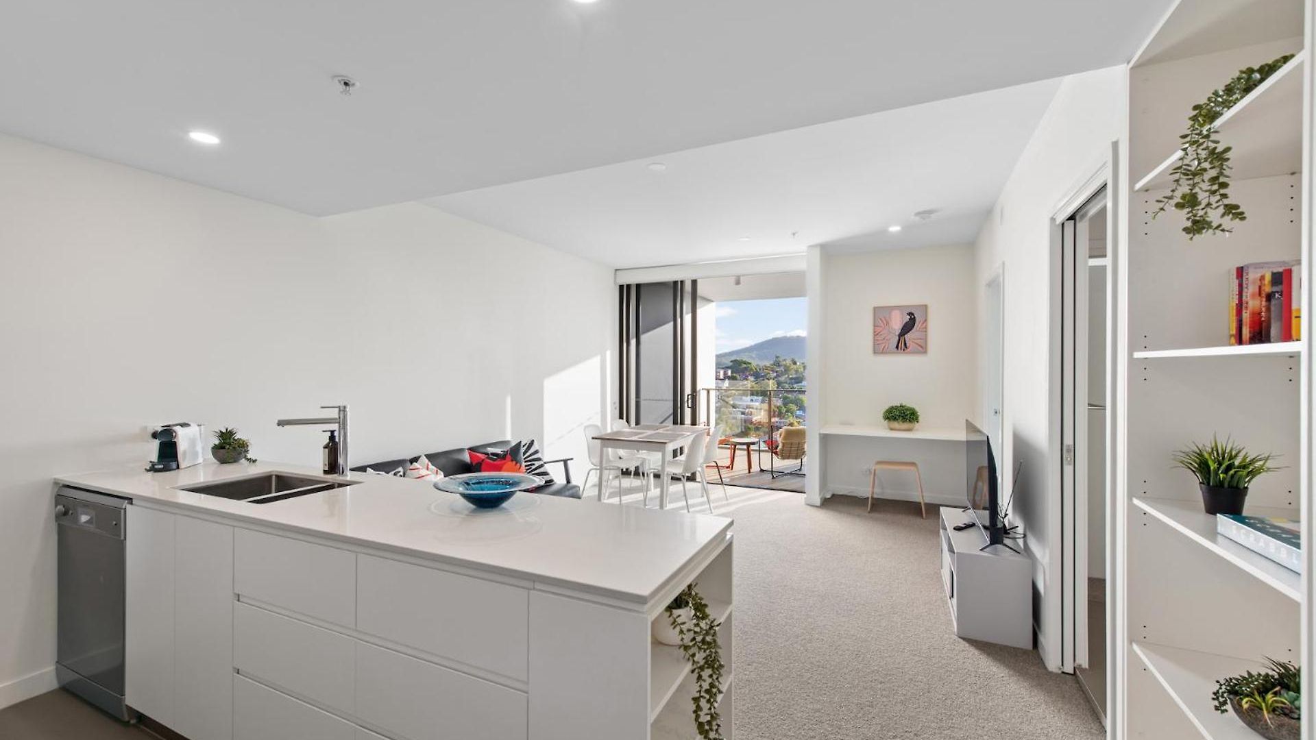 Captivating Convenience 1bed 1bath 1car Views Apartment