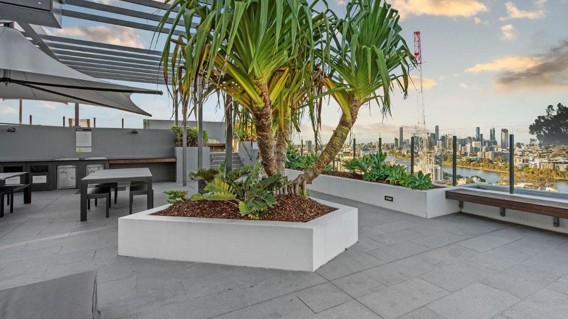 Captivating Convenience 1bed 1bath 1car Views Brisbane