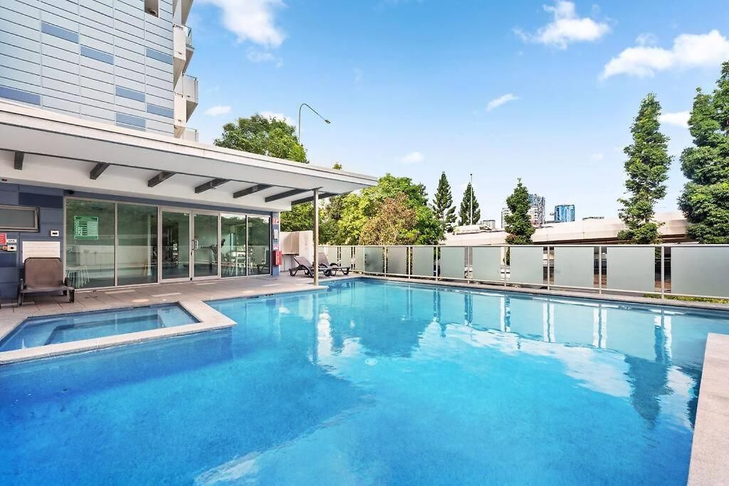Inner Action 3bed 2bath 1car 3balconies Apartment Brisbane