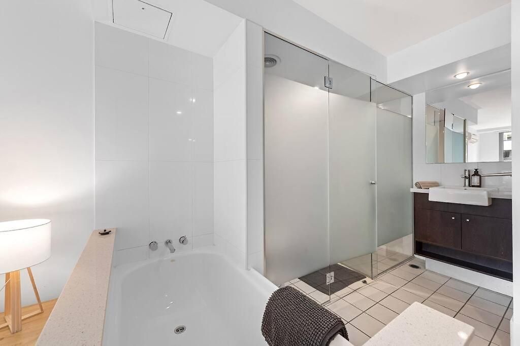 Inner Action 3bed 2bath 1car 3balconies * Brisbane