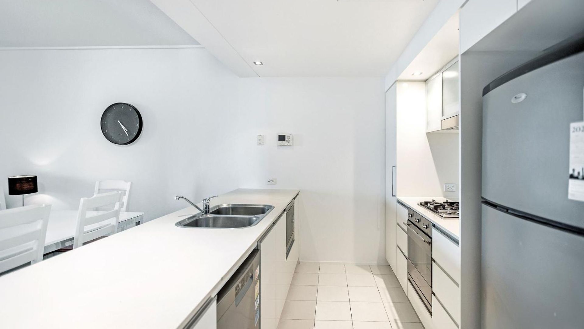 Flexible Inner With Wifi Apartment *