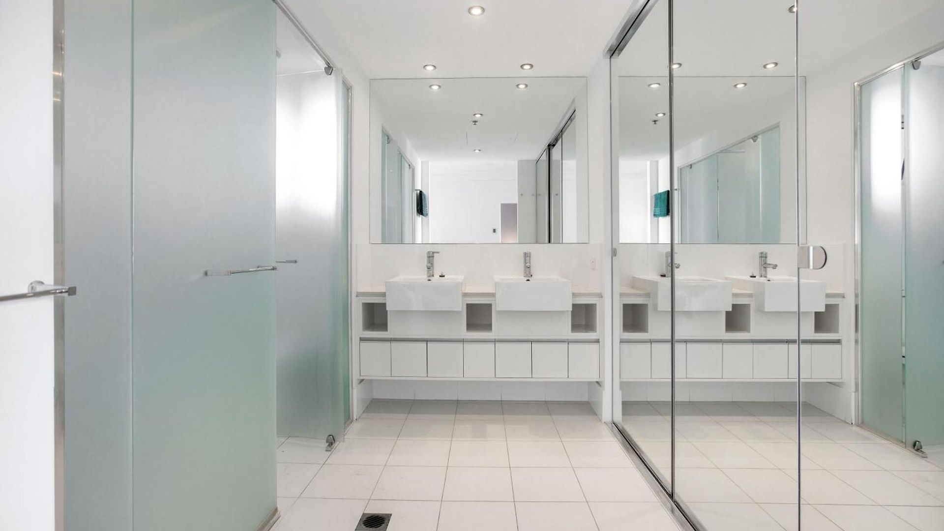 Flexible Inner With Wifi Apartment