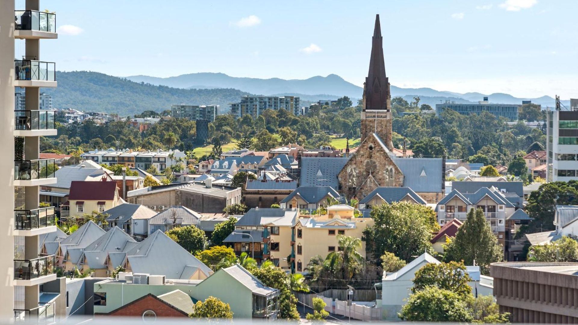 Living - 1bed,1bath,pool * Brisbane