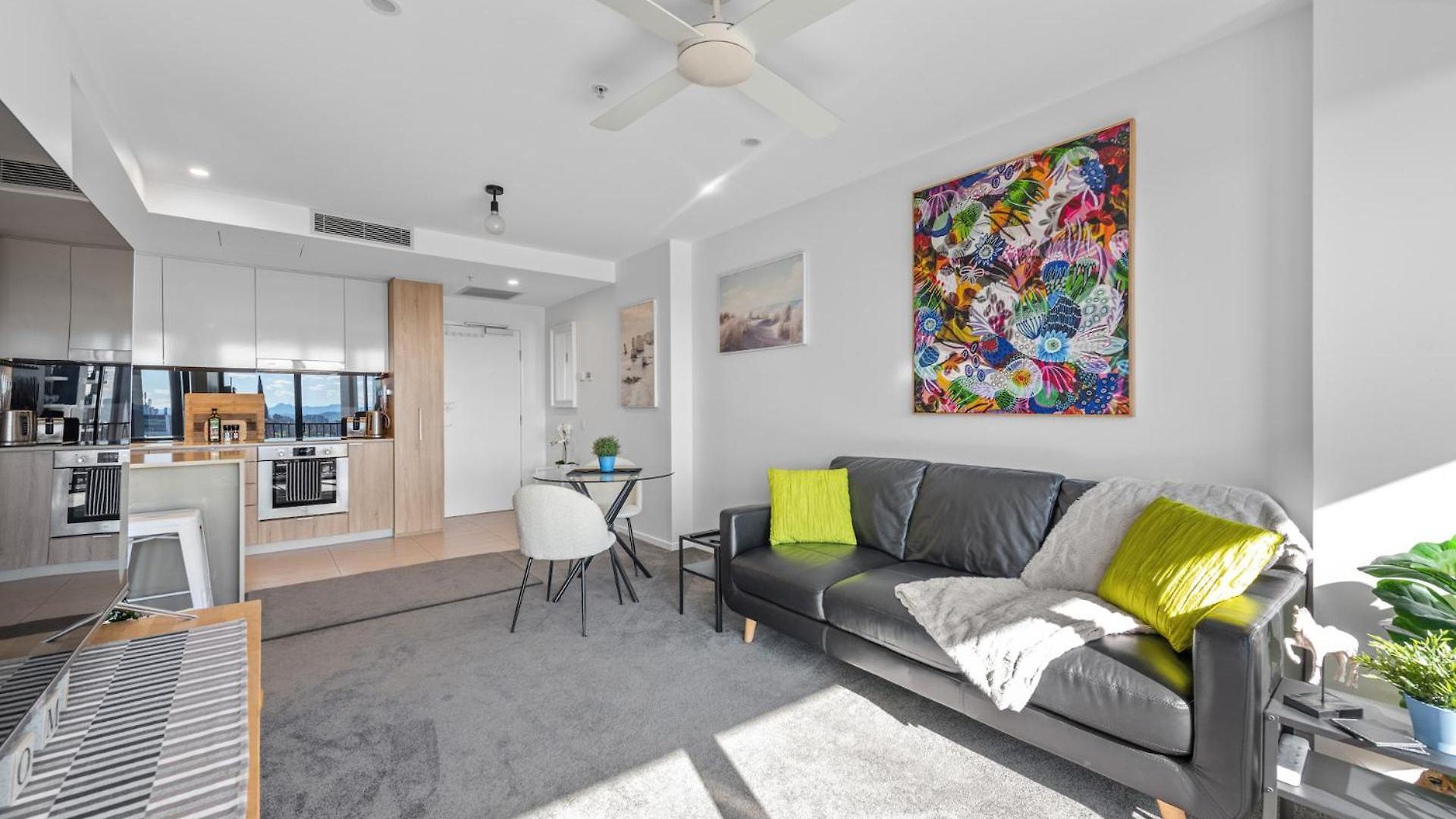 Living - 1bed,1bath,pool Apartment