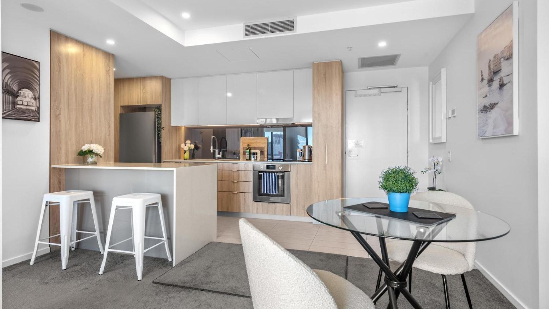 Apartment Living - 1bed,1bath,pool *