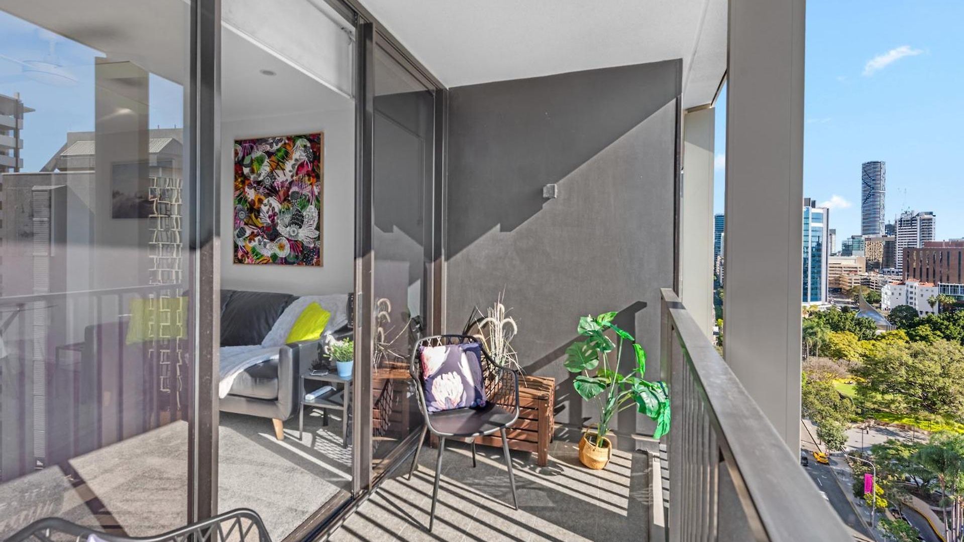 Living - 1bed,1bath,pool Apartment