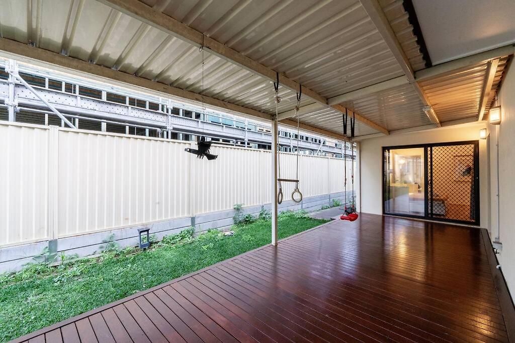 Spacious 5br 3ba W Parking And Yard In Sunnybank M11