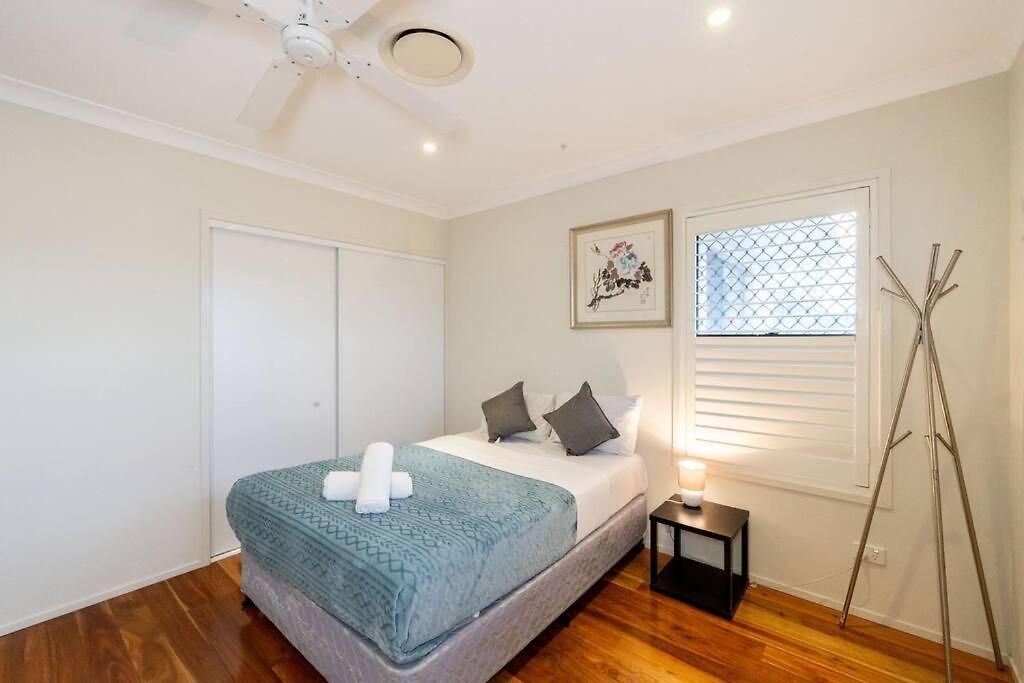 Spacious 5br 3ba W Parking And Yard In Sunnybank M11