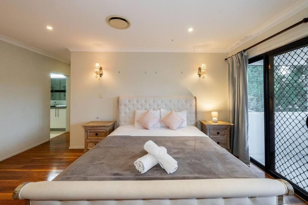 Apartment Spacious 5br 3ba W Parking And Yard In Sunnybank M11