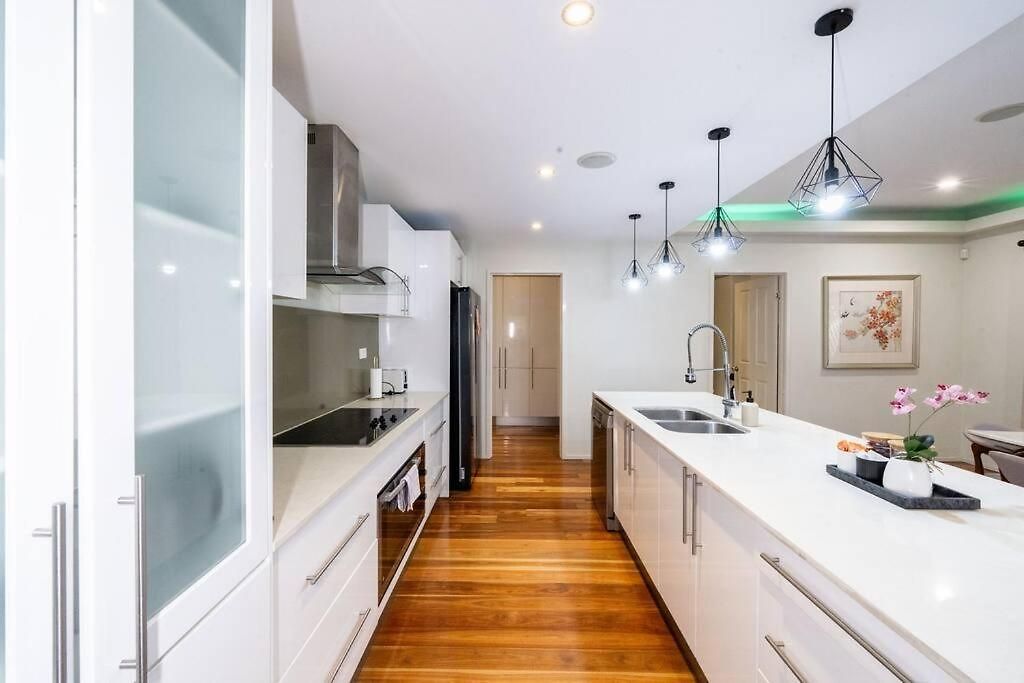 Apartment Spacious 5br 3ba W Parking And Yard In Sunnybank M11