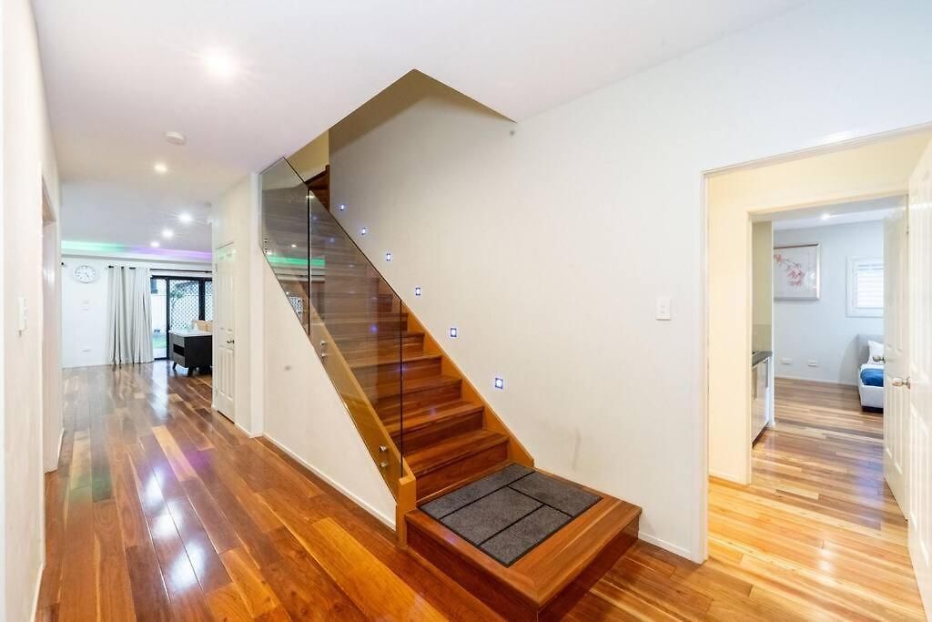 Apartment Spacious 5br 3ba W Parking And Yard In Sunnybank M11 *