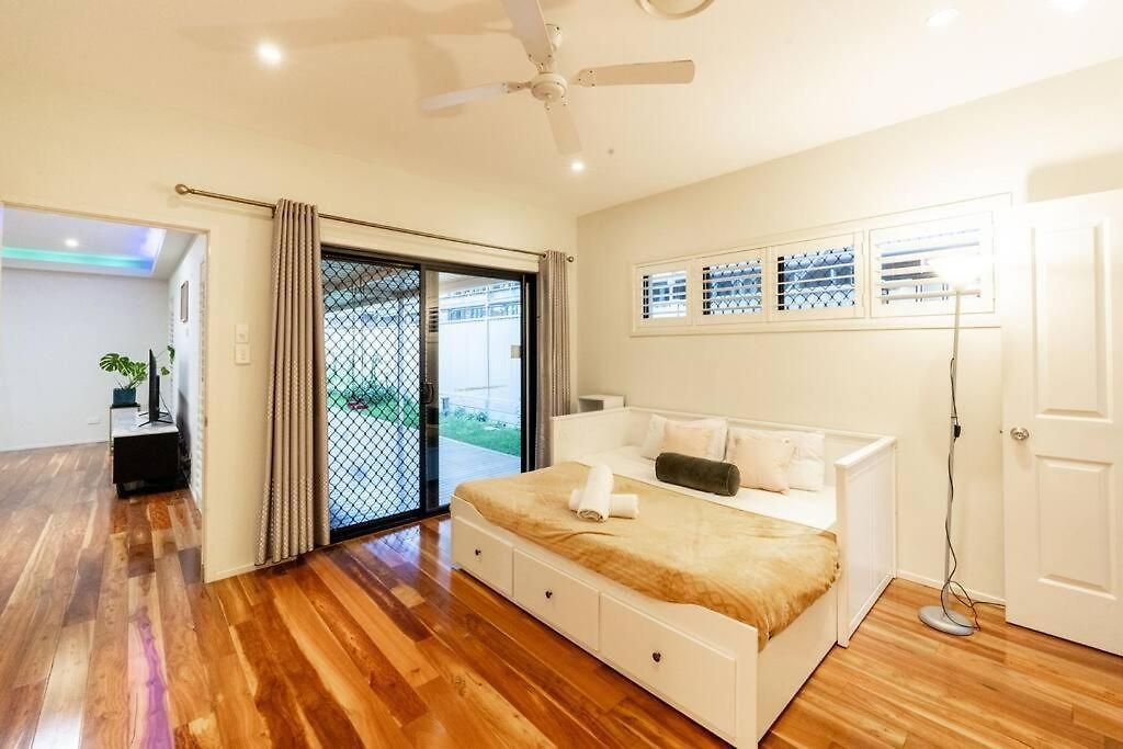 Spacious 5br 3ba W Parking And Yard In Sunnybank M11 Apartment *