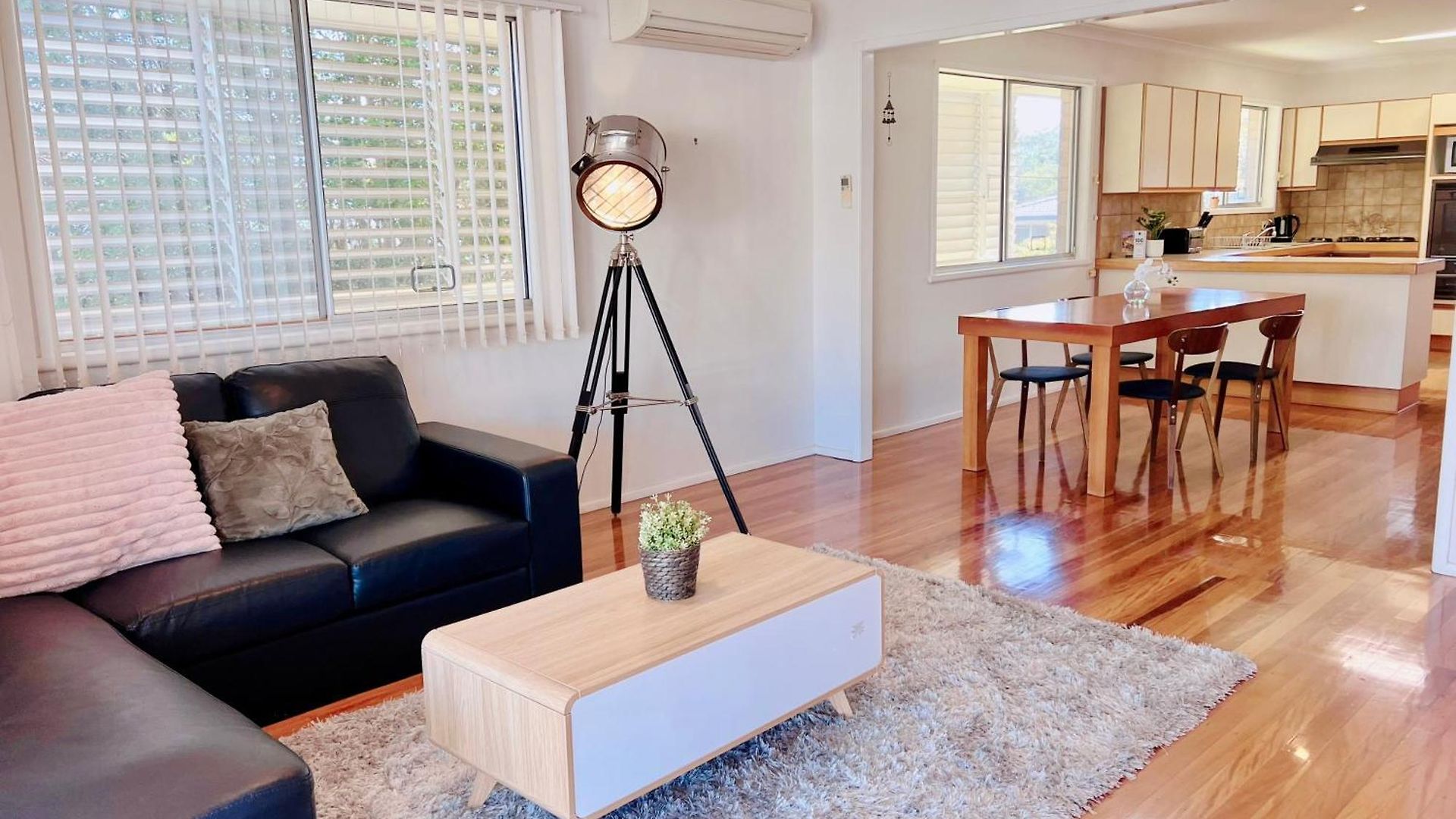 Family Cozy Retreat Near Westfield Villa