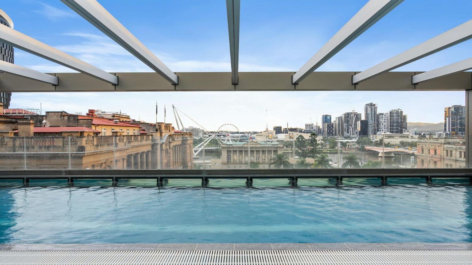 2-bed Pad With Pool & Gym * Brisbane