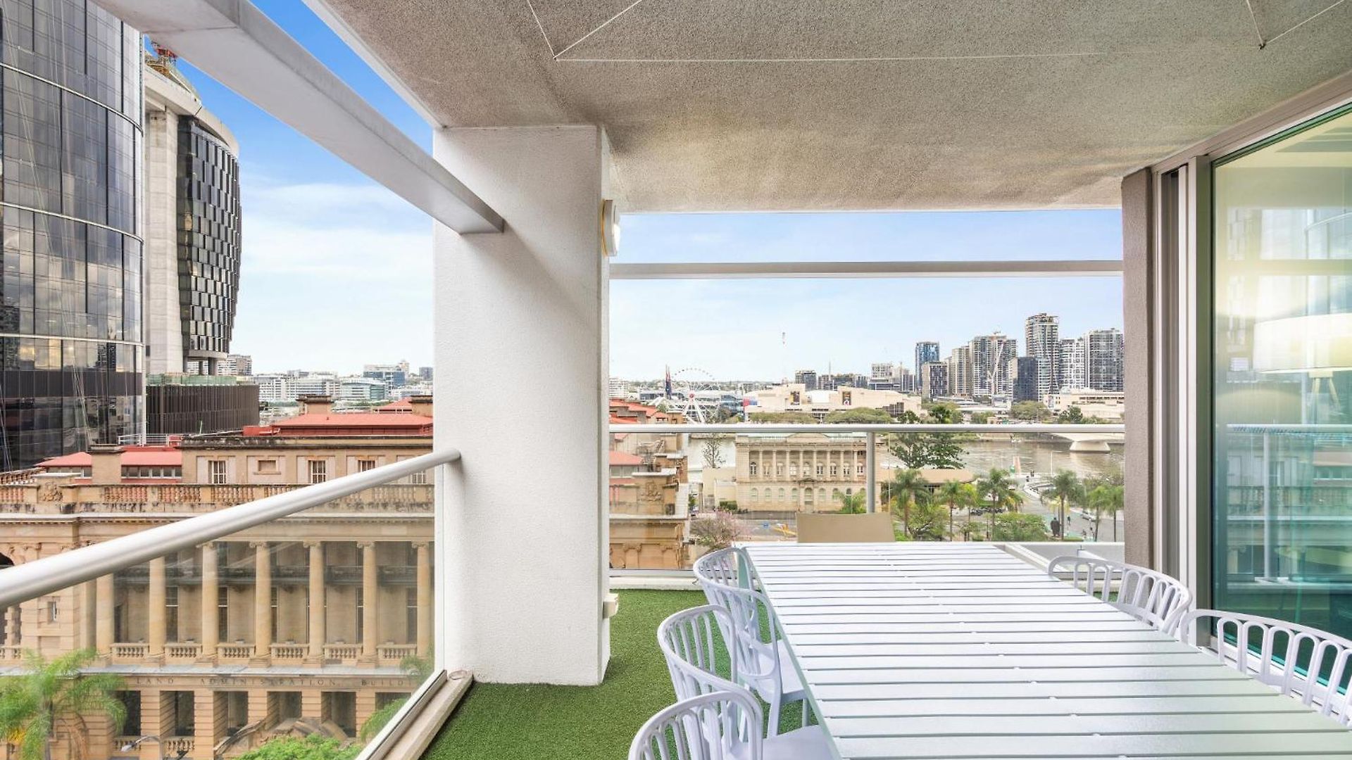 2-bed Pad With Pool & Gym Apartment Brisbane