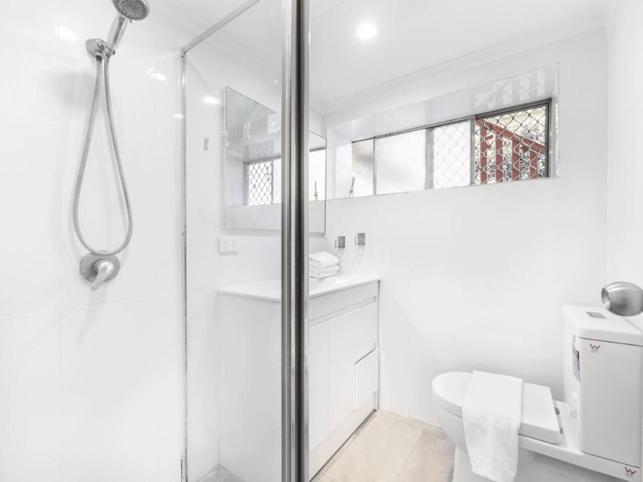 Holiday home 1 Bedroom Unit Near Highway Transports N Shops Brisbane