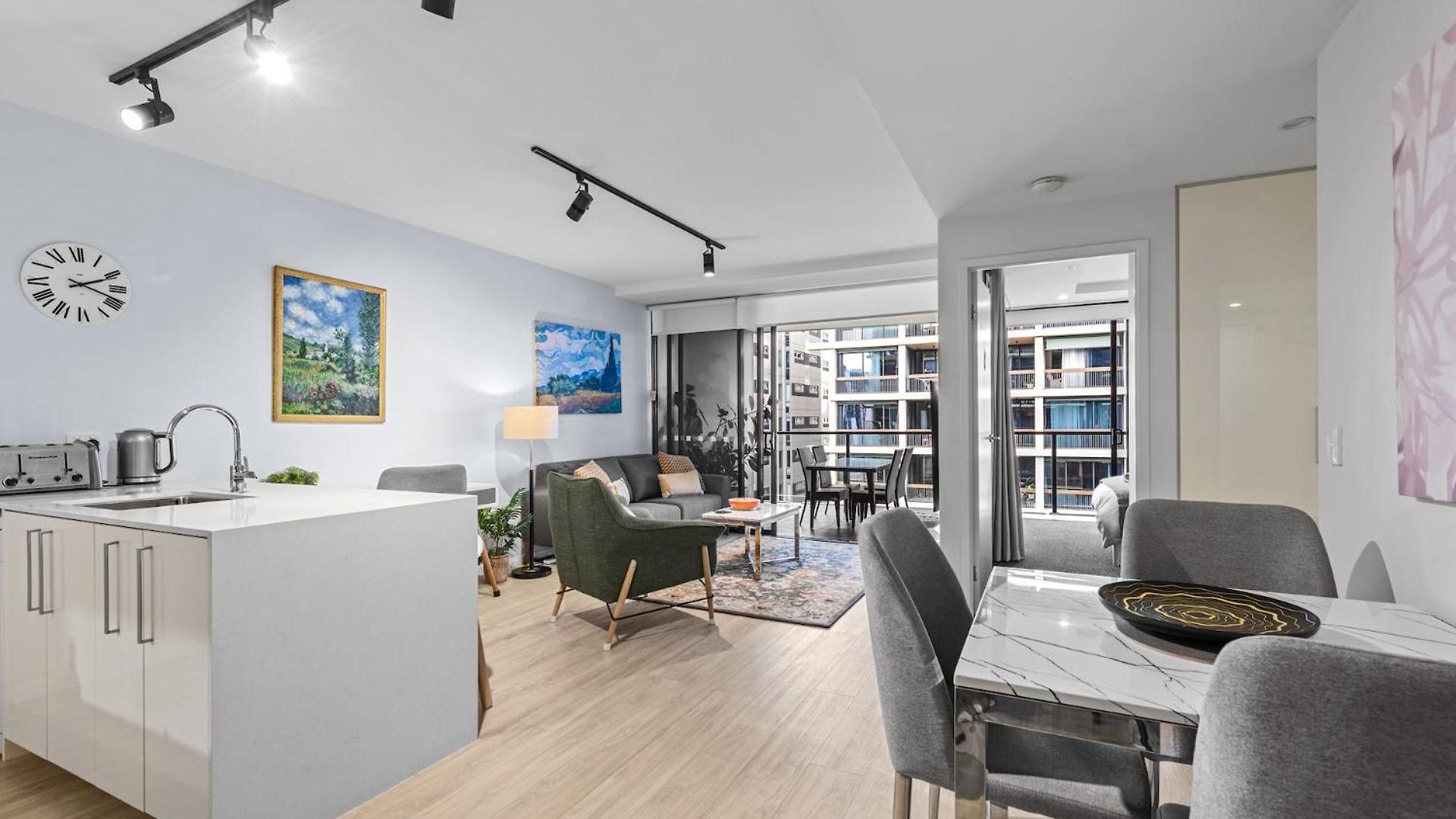 South Bank Living! ~ 1bed, 1bath, 1car, Balcony Brisbane
