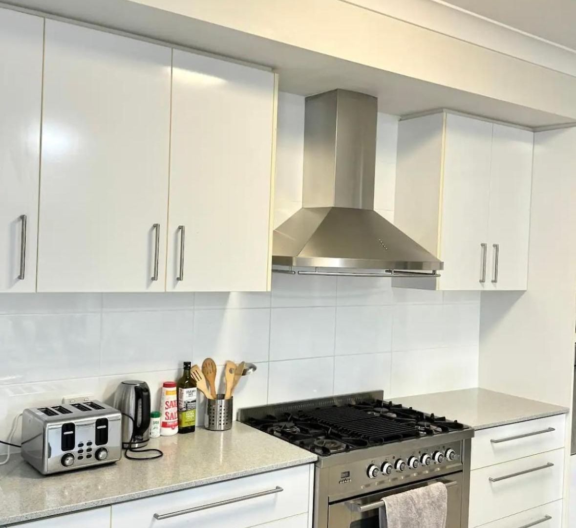 7 Bedrooms 20 Mins To 25 Acres Of Space Brisbane